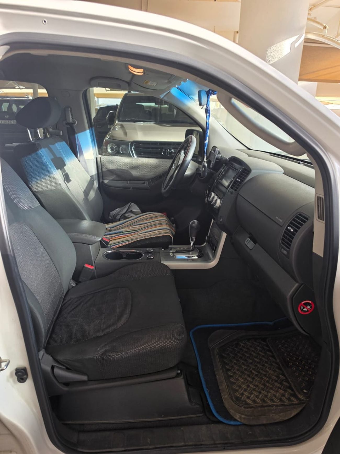 Nissan Pathfinder 4.L Engine - GCC Specs - New 5 Tires and Battery - Well Maintained