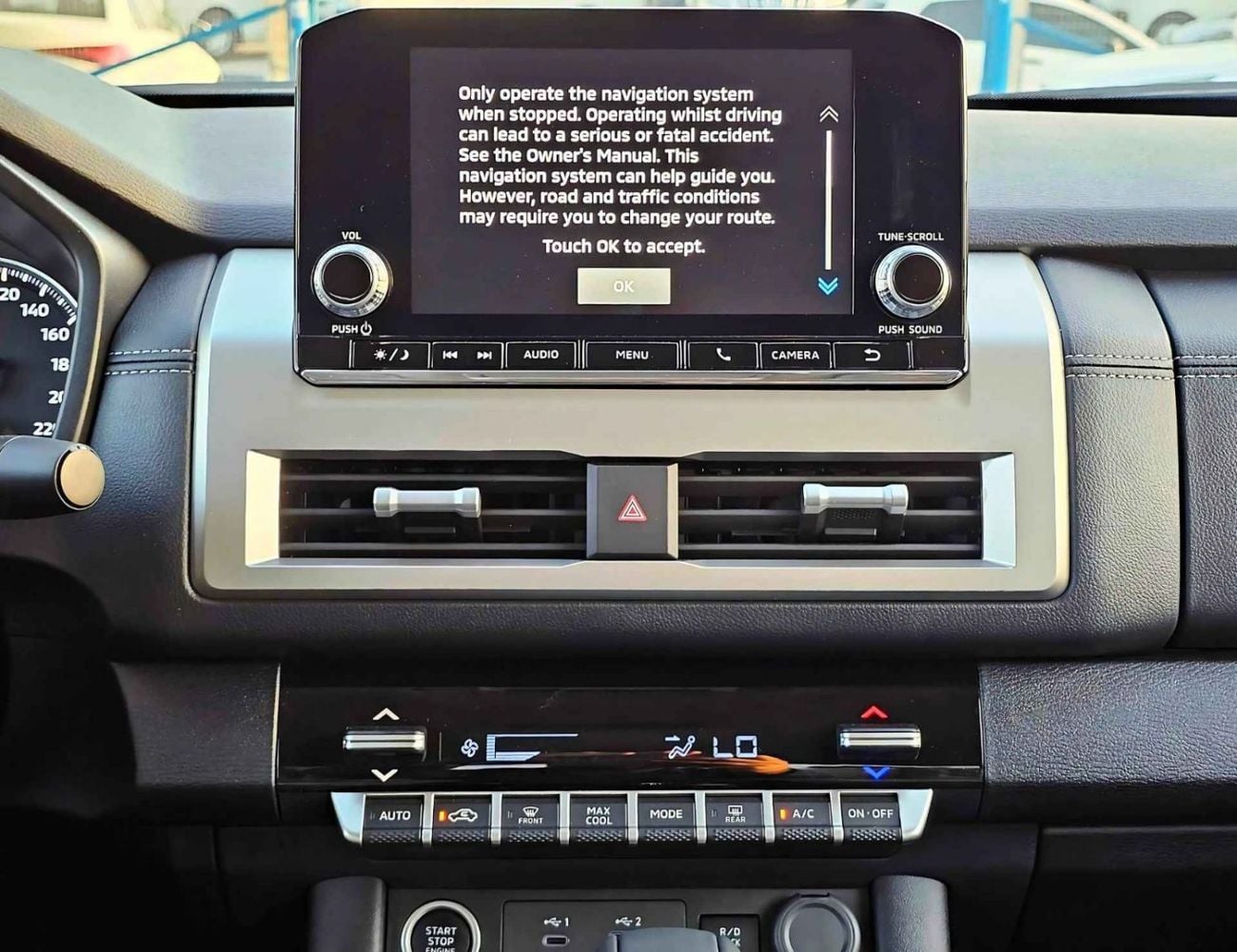 Mitsubishi L200 SPORTERO || 2.4L DIESEL V4 A/T / PUSH START / LEATHER WITH DRIVER PWR SEAT / REAR CAMERA (CODE # SPT