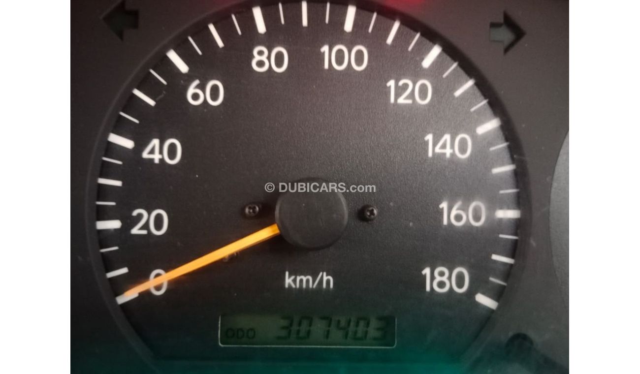 Toyota Hiace TOYOTA HIACE VAN RIGHT HAND DRIVE (PM1211)