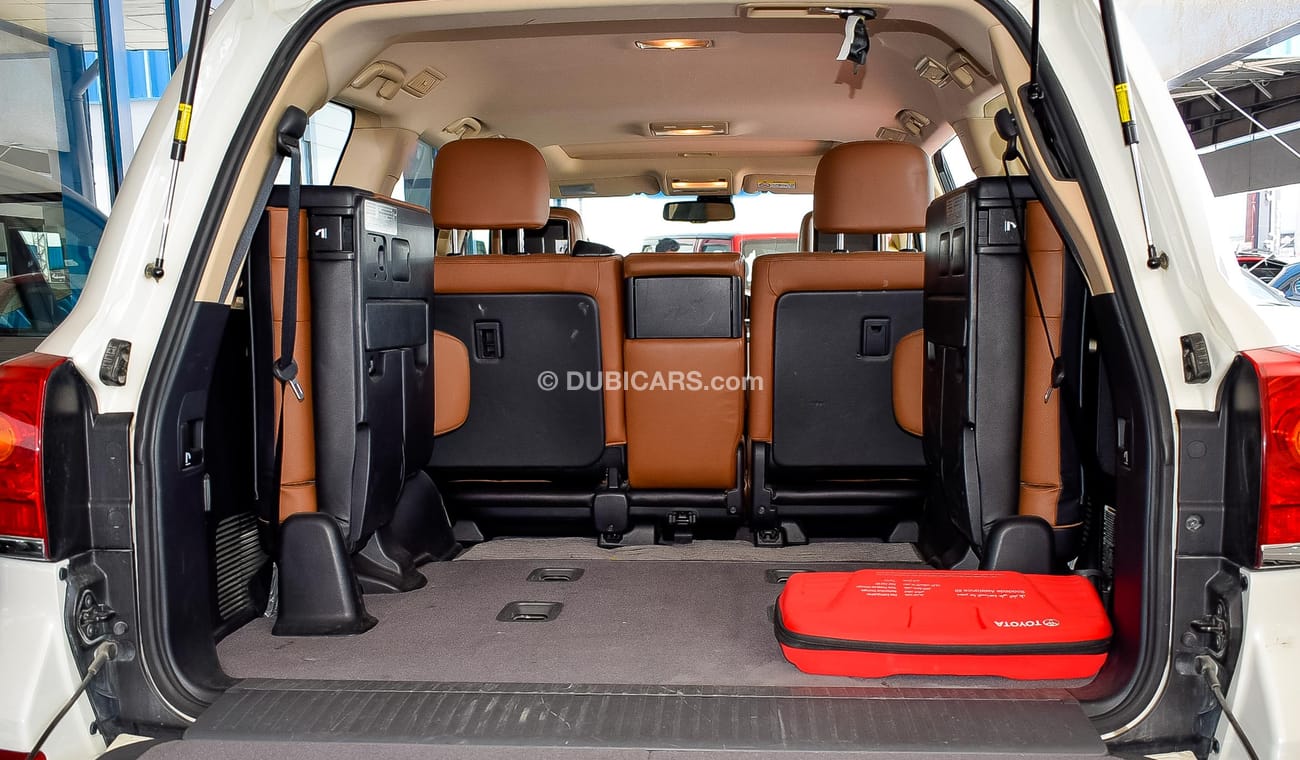 Toyota Land Cruiser VXR V8 5.7