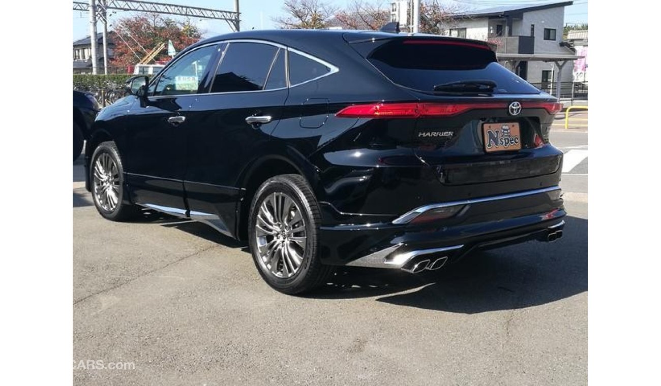 Toyota Harrier AXUH80