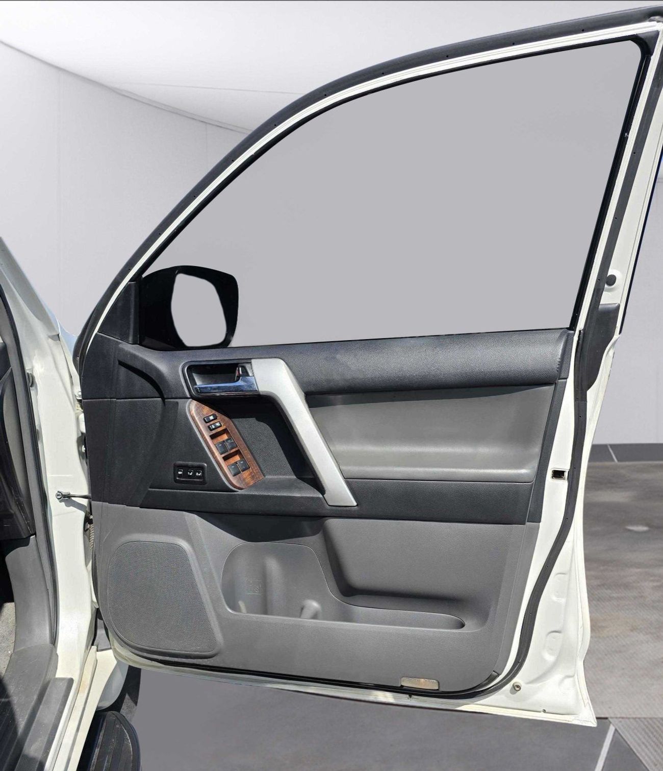 Toyota Prado 4x4 Diesel 3.0L Right hand Drive (Export Only)