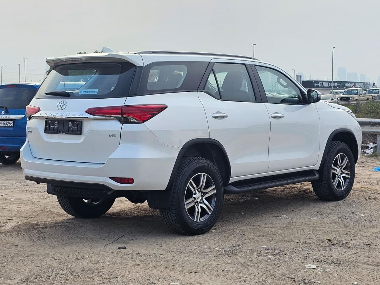 Toyota Fortuner 4.0 GXR V6 2026MODEL WHITE INSIDE BURGUNDY