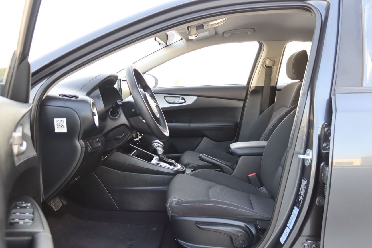 كيا سيراتو LX خالية من الحوادث - خليجي - مكينة 1600 سي سي - بحالة الوكالة من الدال والخارج