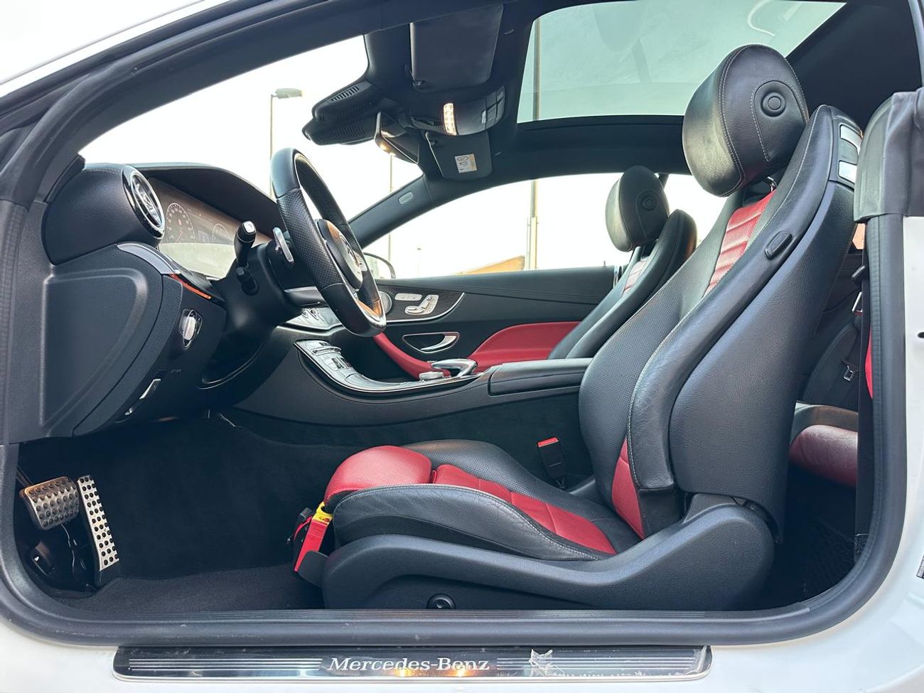 مرسيدس بنز E300 كوبي Mercedes E300_GCC_2019_Excellent Condition _Full option