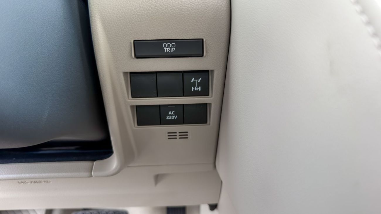 Toyota Land Cruiser GXR 2026 Toyota Land Cruiser GXR 3.5L AT Hybrid (White-Beige)