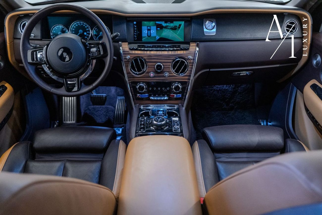 Rolls-Royce Cullinan 2019 Rolls Royce Cullinan, Warranty, Service History, Black Badge Kit, Full Options, GCC