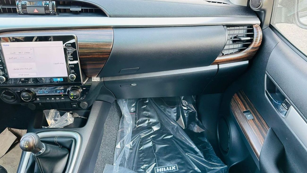 Toyota Hilux SR5 DC 2.7L Petrol 5MT 2025YM Full Option