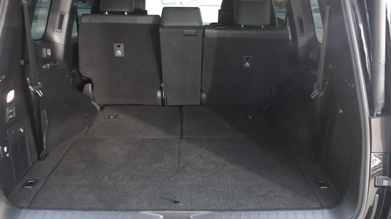Toyota Land Cruiser BLACK EDITION Well Maintained . Original Mileage. Still under Service Contract  to 125000 KMs. Al Futtaim Warranty