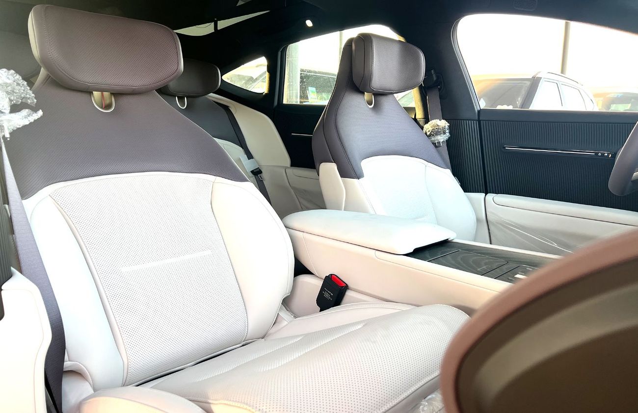 أفاتر 12 GT AWD