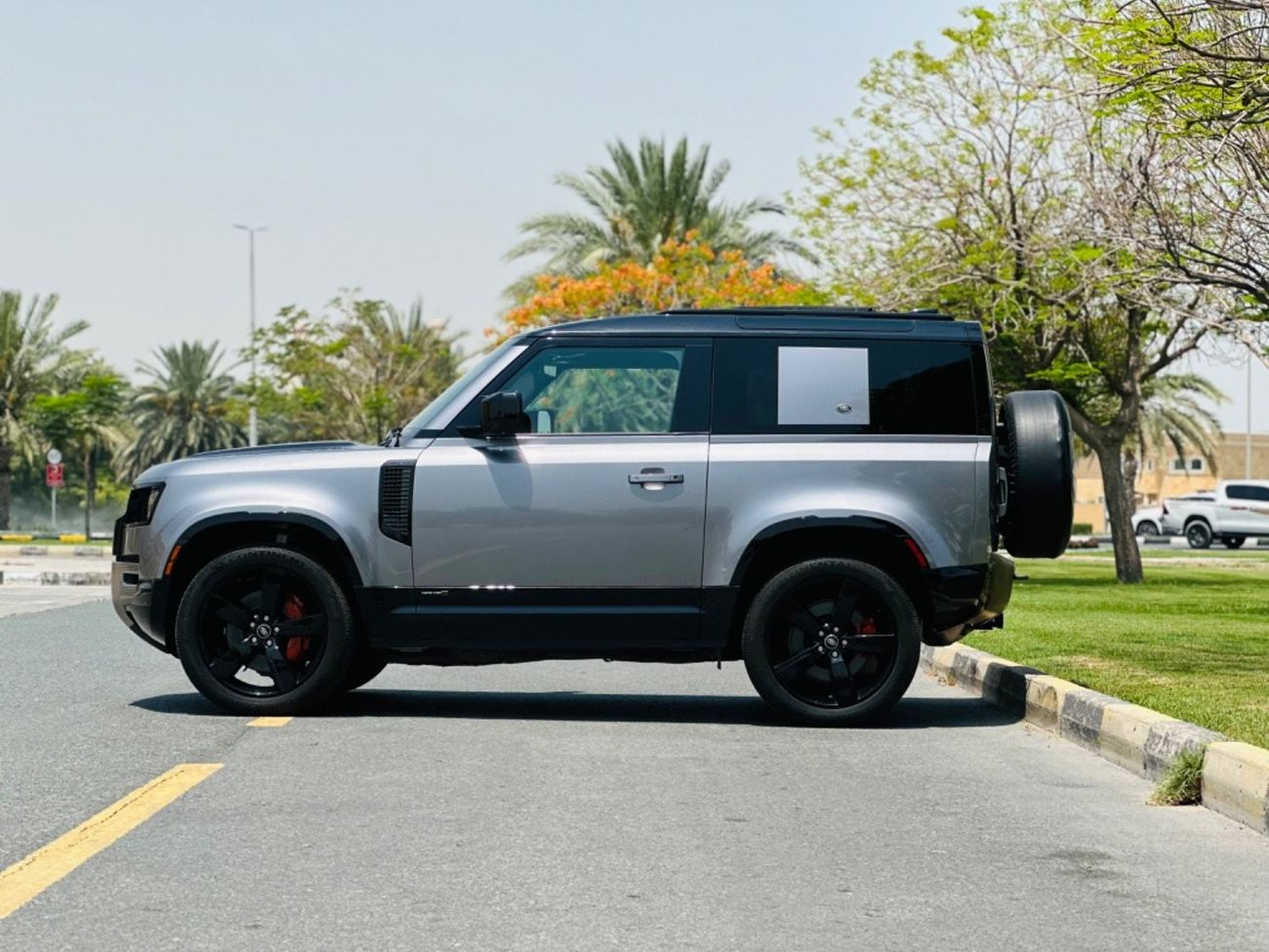 Land Rover Defender P300 90 SE LAND ROVER DEFENDER MODEL 2021 V6 LOW MILAGE