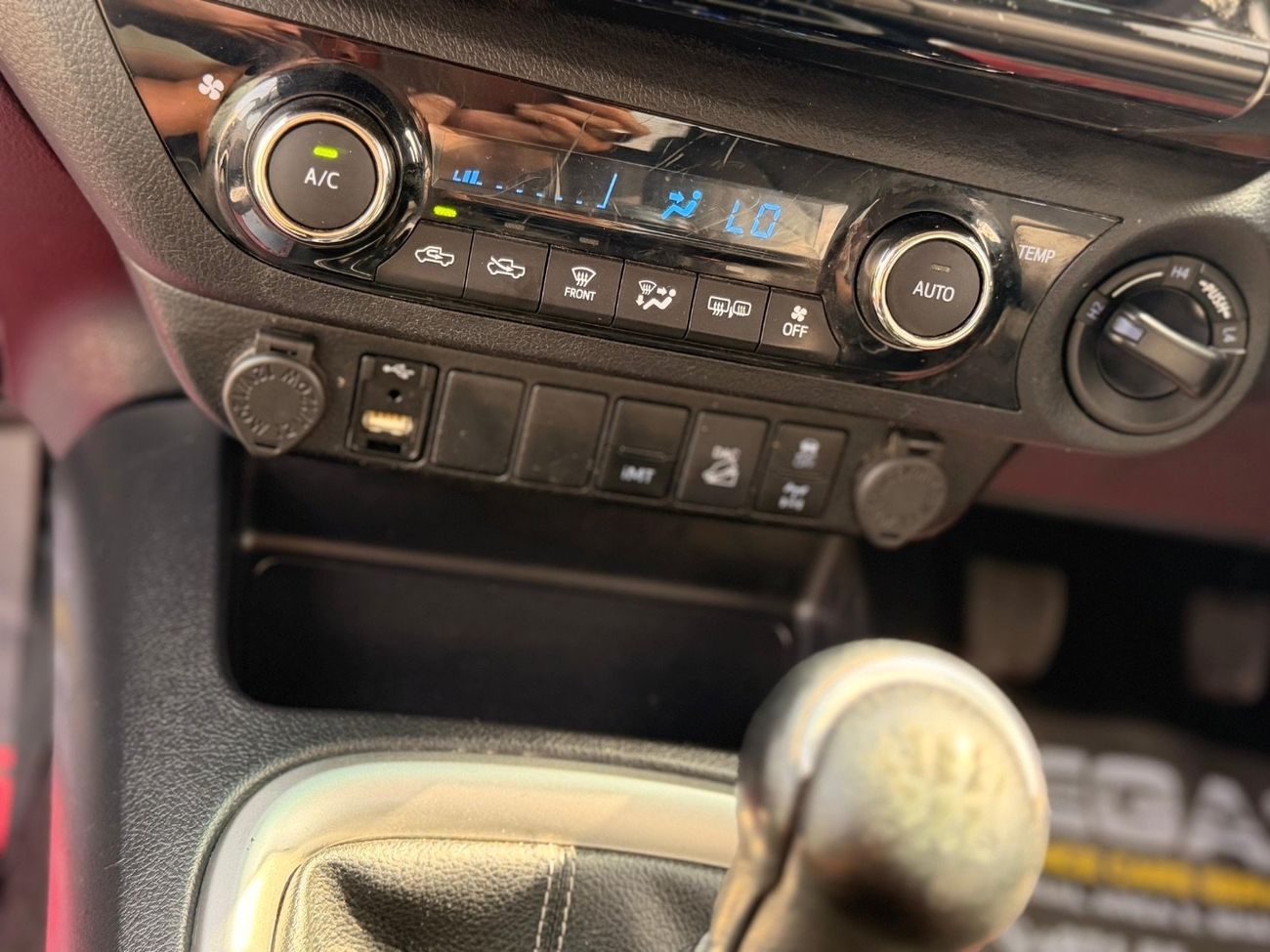 تويوتا هيلوكس SR5 export from Australia