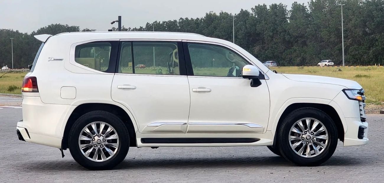 Toyota Land Cruiser GXR 2018 MODEL FACELIFT TO 2024 SHAPE EXTERIOR AND INTERIOR BOTH FULL OPTION