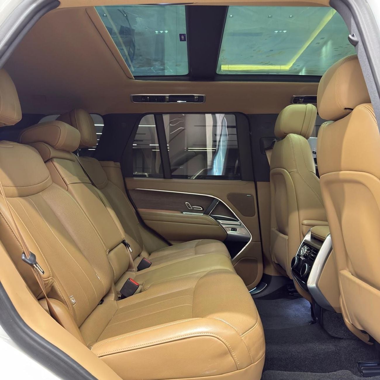 Land Rover Range Rover HSE P400 GCC warranty and service contract until 2030