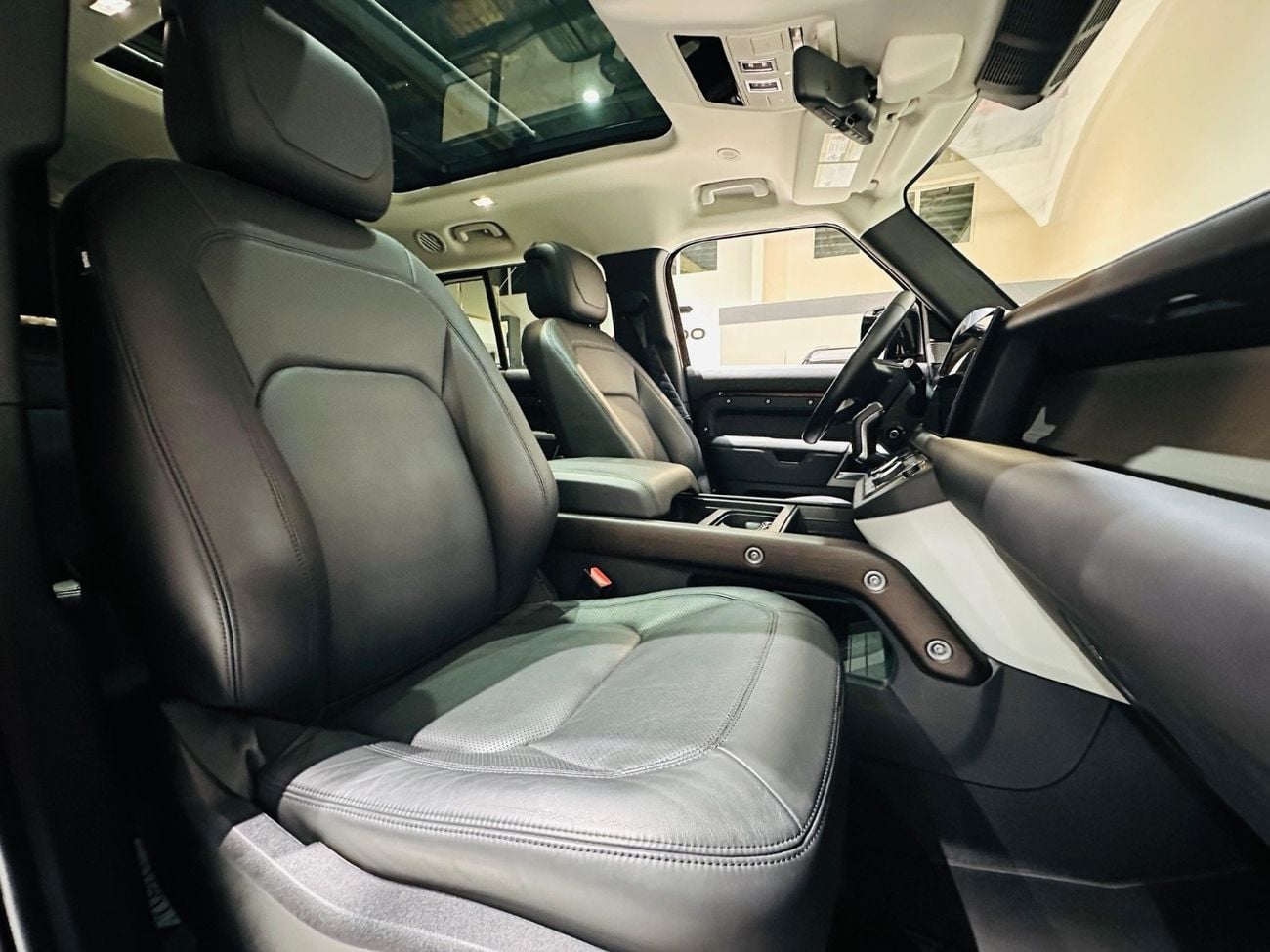 Land Rover Defender 130 SE P400 X Dynamic (7 Seater)