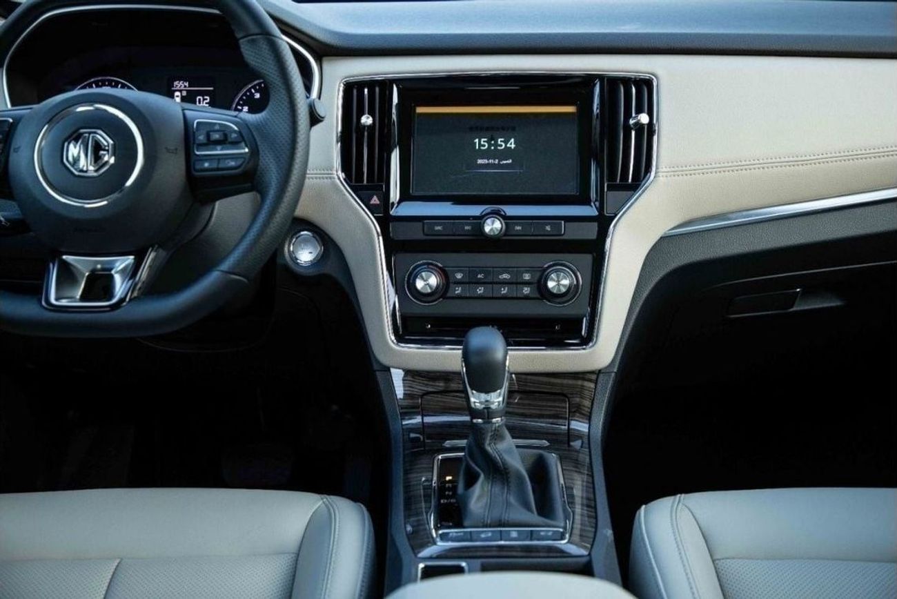 أم جي RX5 2023 MG RX5 2.0 AWD LUXURY - أسود من الداخل بيج