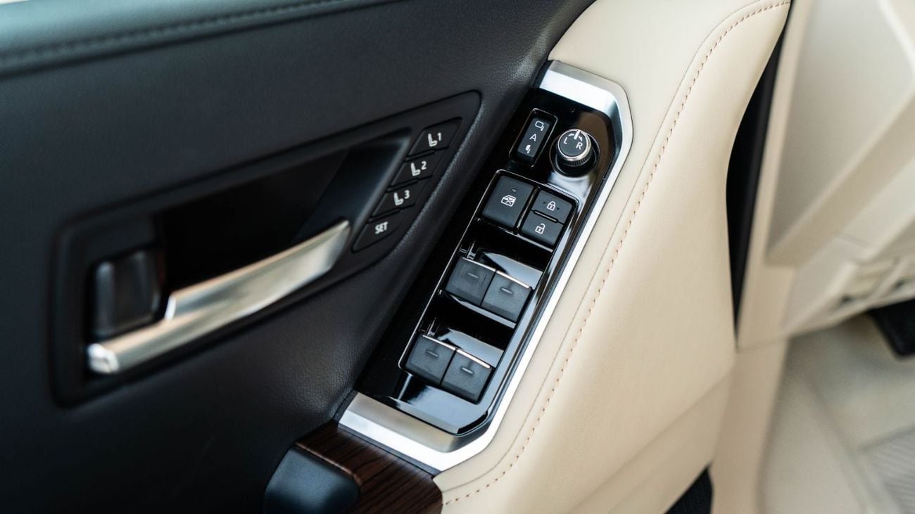 Toyota Land Cruiser VX 4.0 | Exclusive | 2025