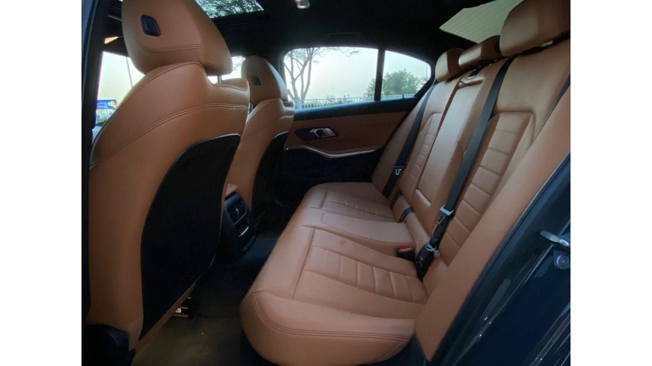 BMW 330i Exclusive GCC SPECS - TURBO CHARGE FULL SERVICE HISTORY - WELL MAINTAINED CAR