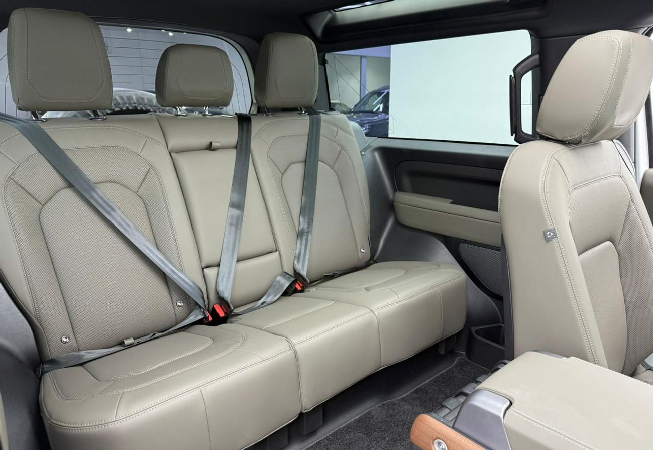Land Rover Defender P300 90 X-Dynamic SE 2.0L (5 Seater) 2024 Land Rover Defender , Land Rover Warranty+Service Contract