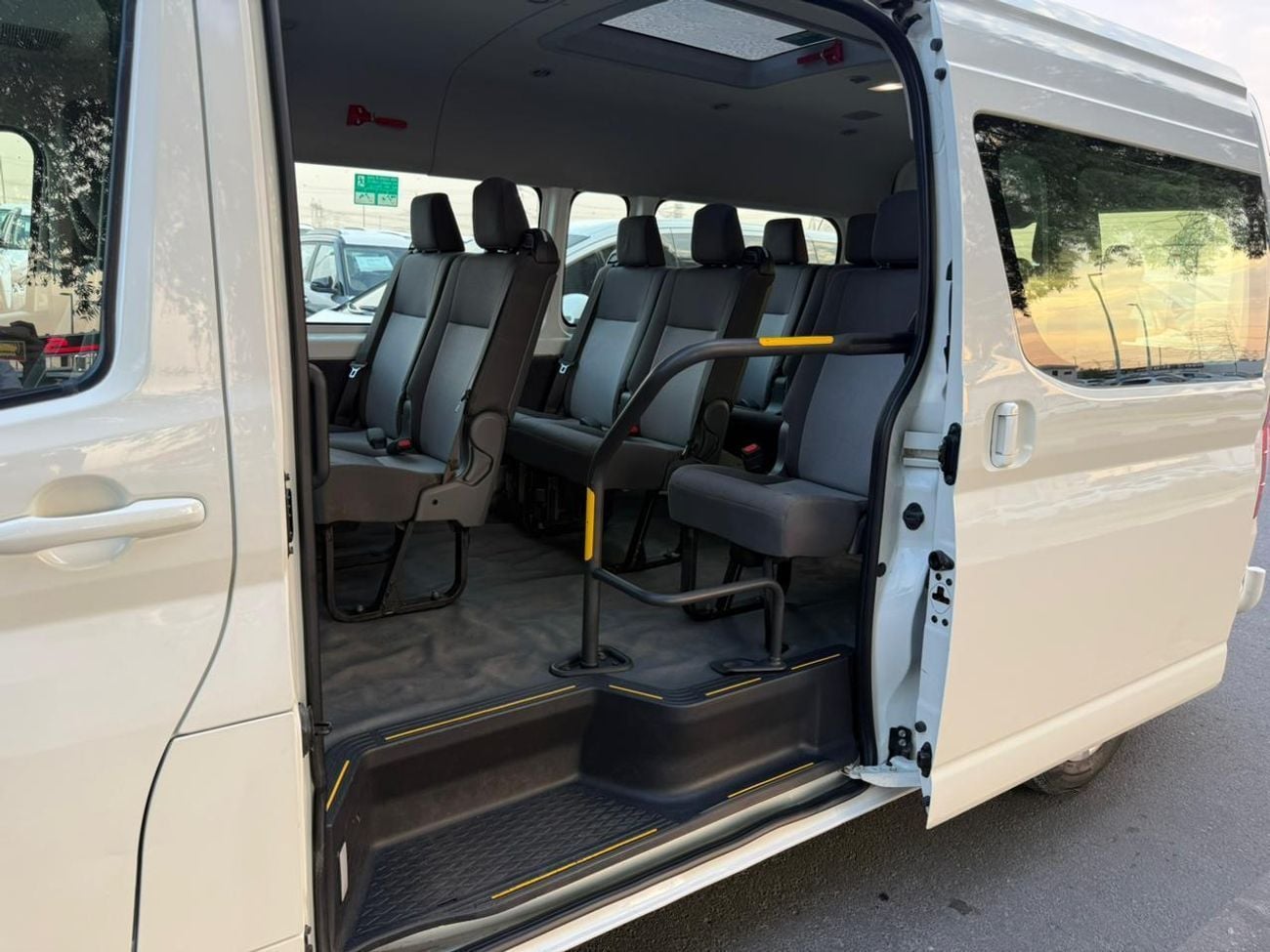 تويوتا هاياس DLS - STD ROOF DLS -High Roof Commuter 2.8L A/T
