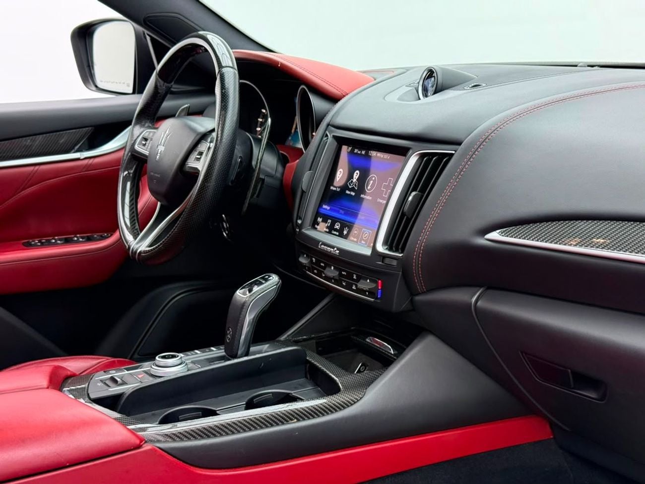 مازيراتي ليفونت TROFEO 2019 Maserati Levante Trofeo, Warranty, Carbon Fiber Interior, Excellent Condition, GCC