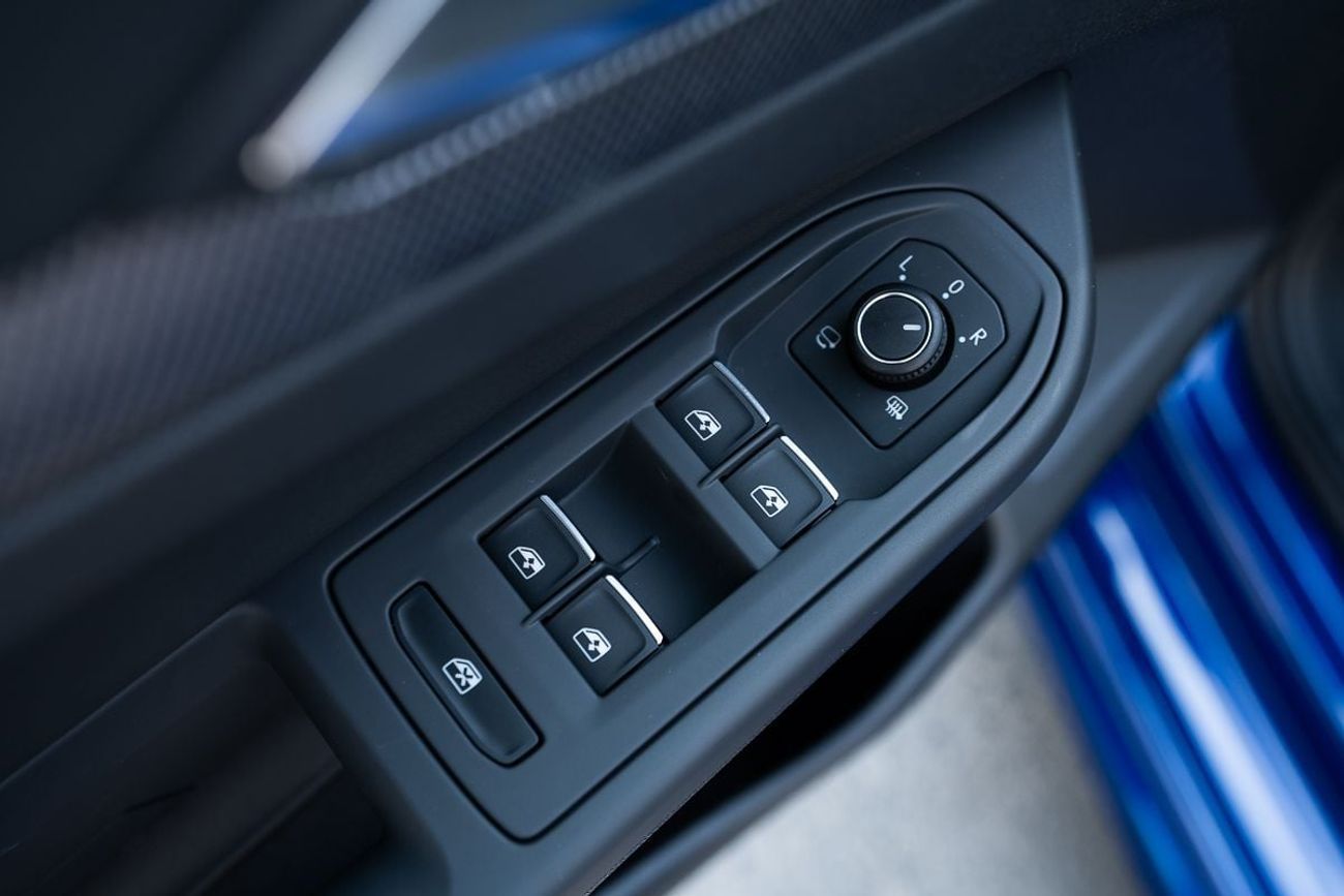 فولكس واجن جولف ار Topline 2.0L( 333HK) 2025