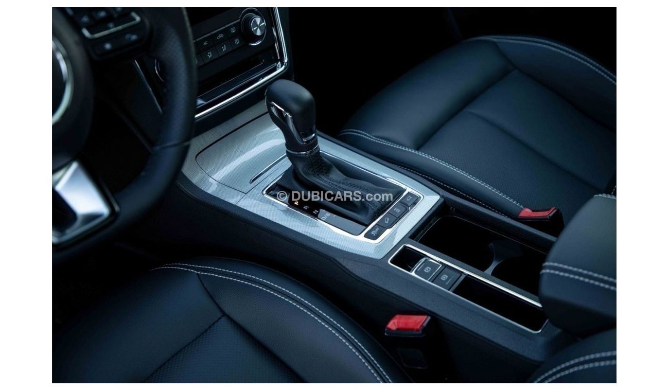 MG RX5 2023 MG RX5 2.0 AWD LUXURY - Silver inside Black // 3 Years Warranty Or 100,000 KM , 1 Year Service 