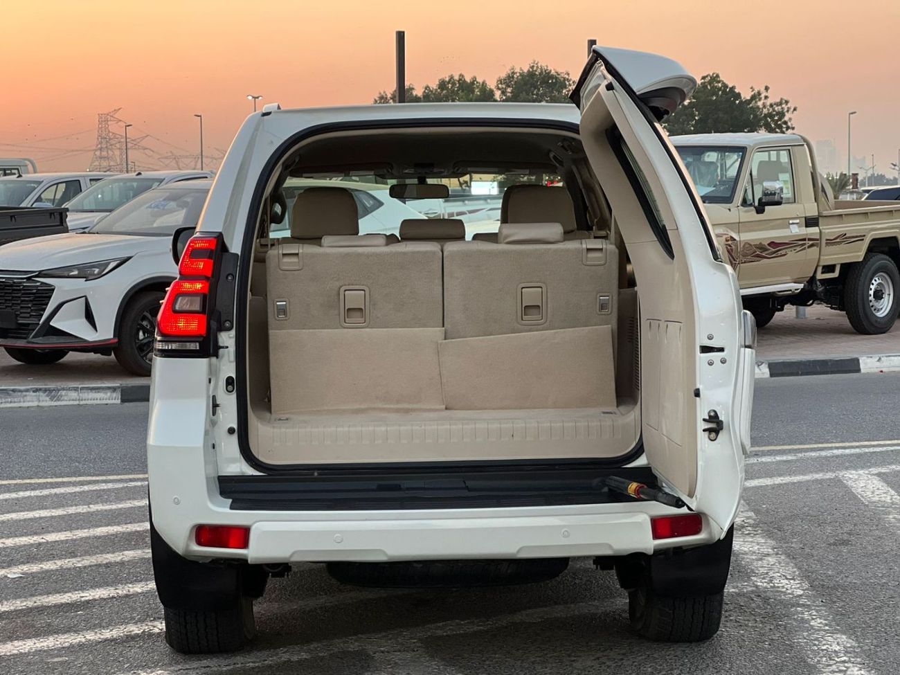 Toyota Prado 2019 Toyota Prado TXL 2.7L V4 - AWD 4x4 - GCC - Full Screen - Leather seat  - 7 Seater