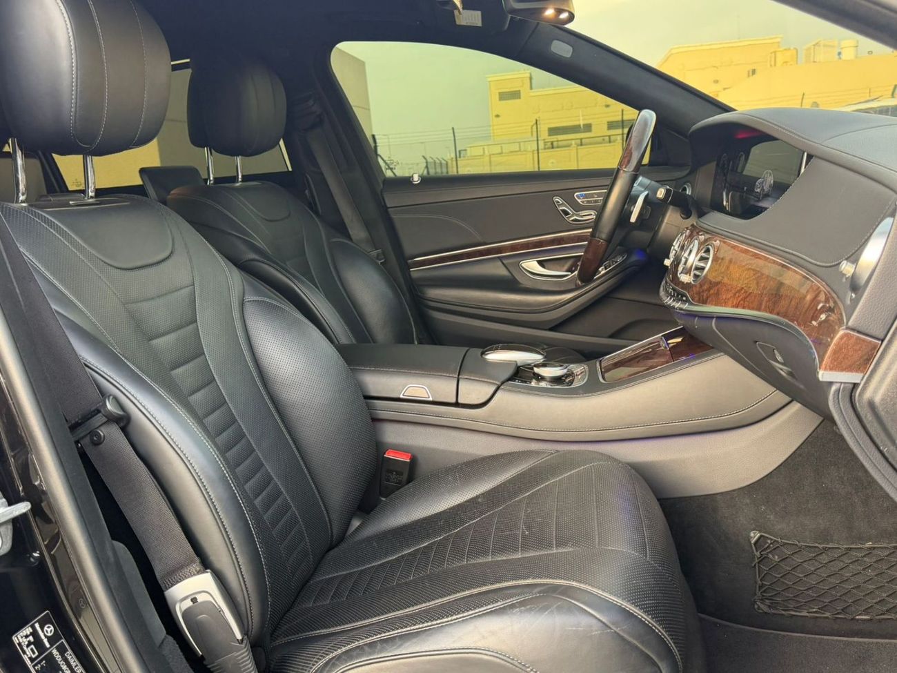 Mercedes-Benz S 560 Std 4.0L (469 HP)