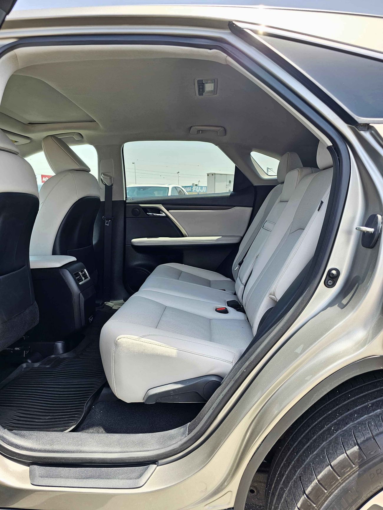 Lexus RX350 / FULL OPTION/ ONLY DOOR REPLACED/ ORIGINAL MILEAGE/ 1516 Monthly LOT# 57723