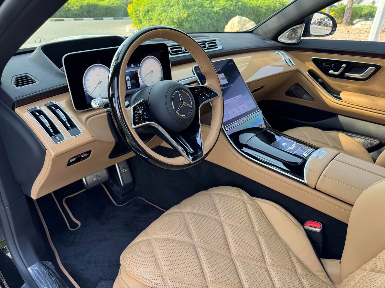 Mercedes Maybach S680 Maybach **2023** GCC SPEC UNDER WARRANTY AND SERVICE