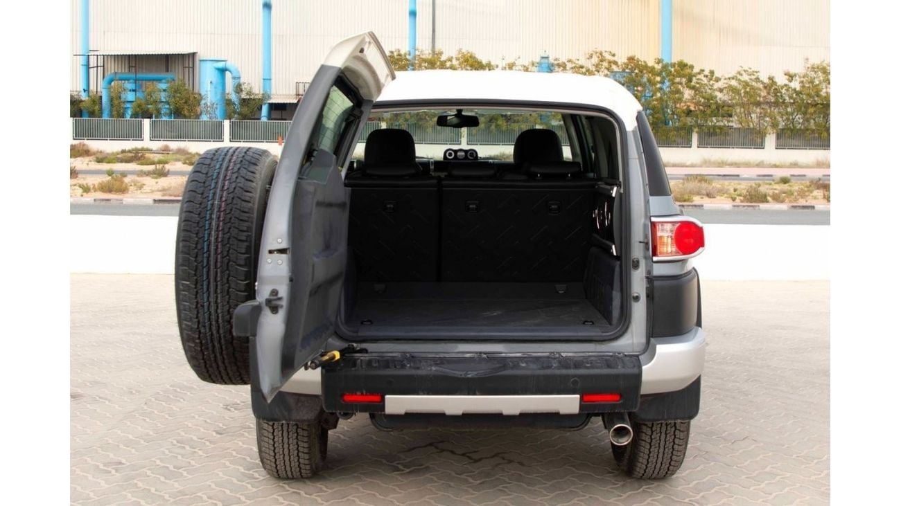 Toyota FJ Cruiser 2023 Toyota FJ Cruiser 4.0 Xtreme V 2 Air Bag - Grey inside Grey | Export Only