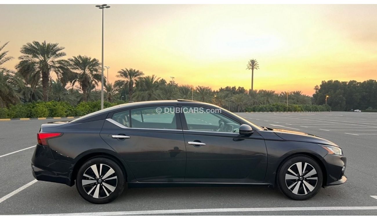 Used Nissan Altima SL 1400 km only 2022 for sale in Sharjah - 692157