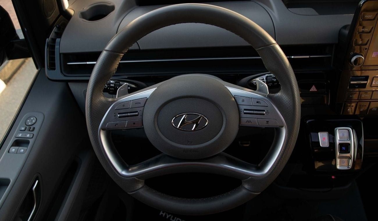 Hyundai Staria VIP 4-seater/GCC/2 Years Warranty/2022