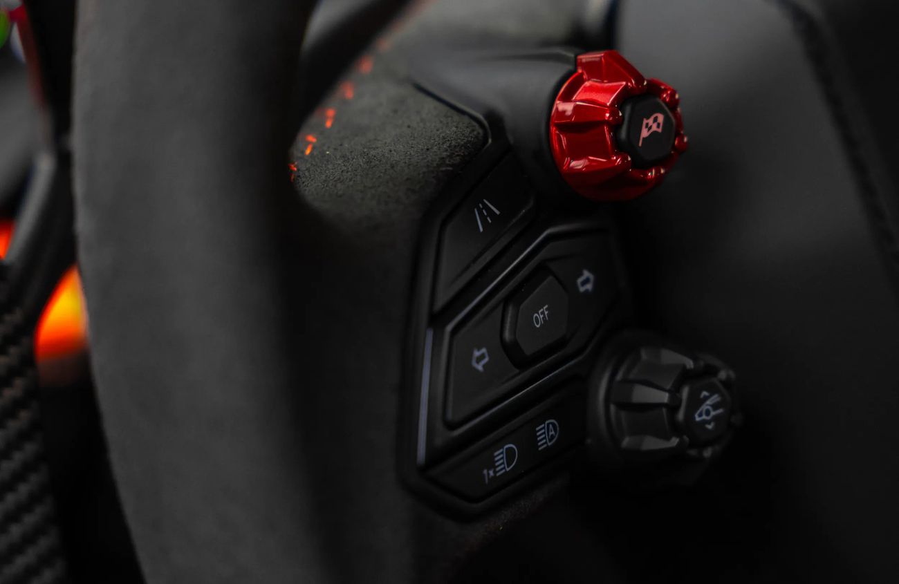 لامبورغيني ريفويلتو 6.5L V-12 Naturally Aspirated Engine + eMotor