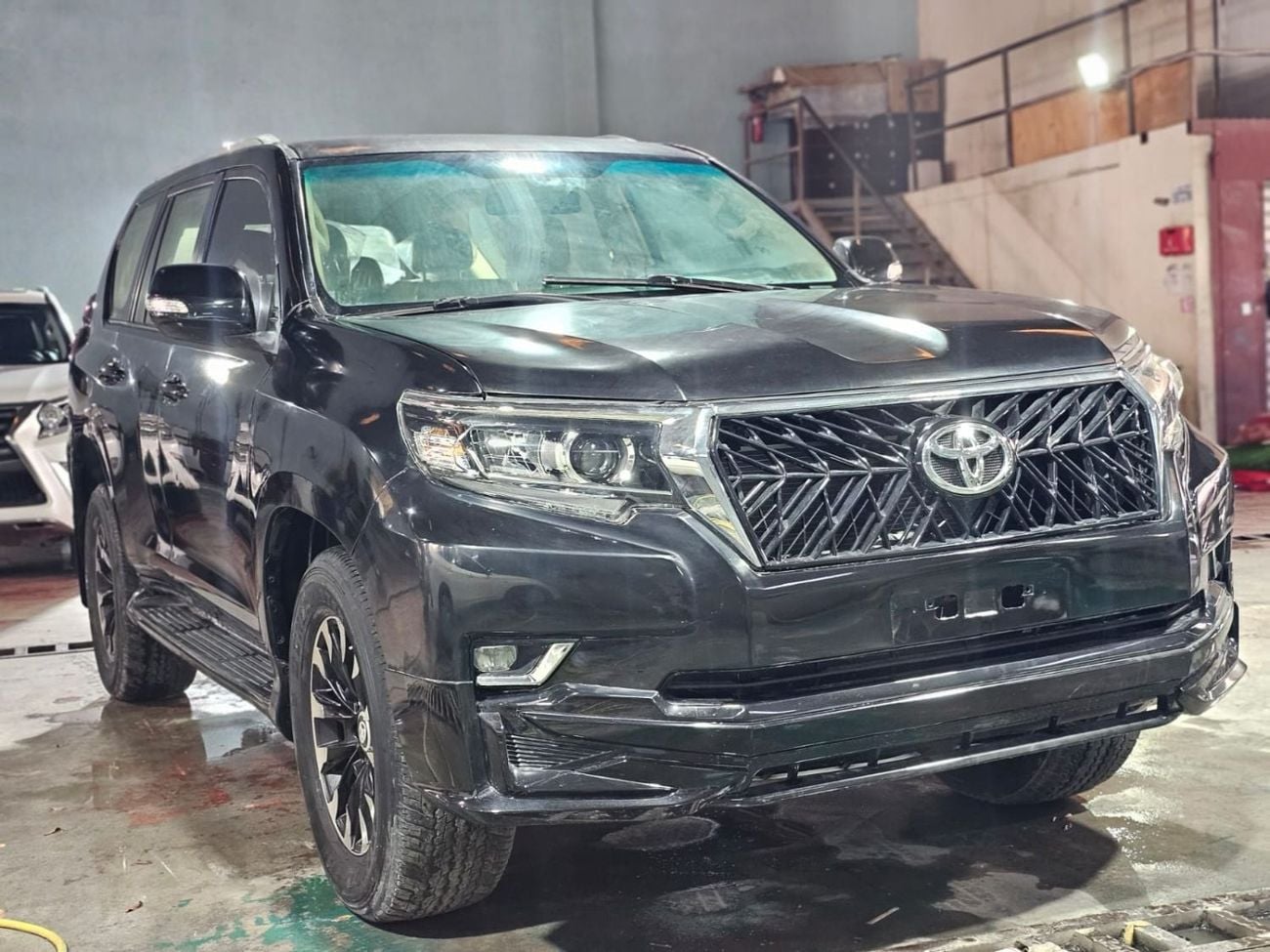 Toyota Prado TX-L 2.7L v4 petrol Engine Colour Black Transmission Automatic Interior Beige Leather seats 7seats back C