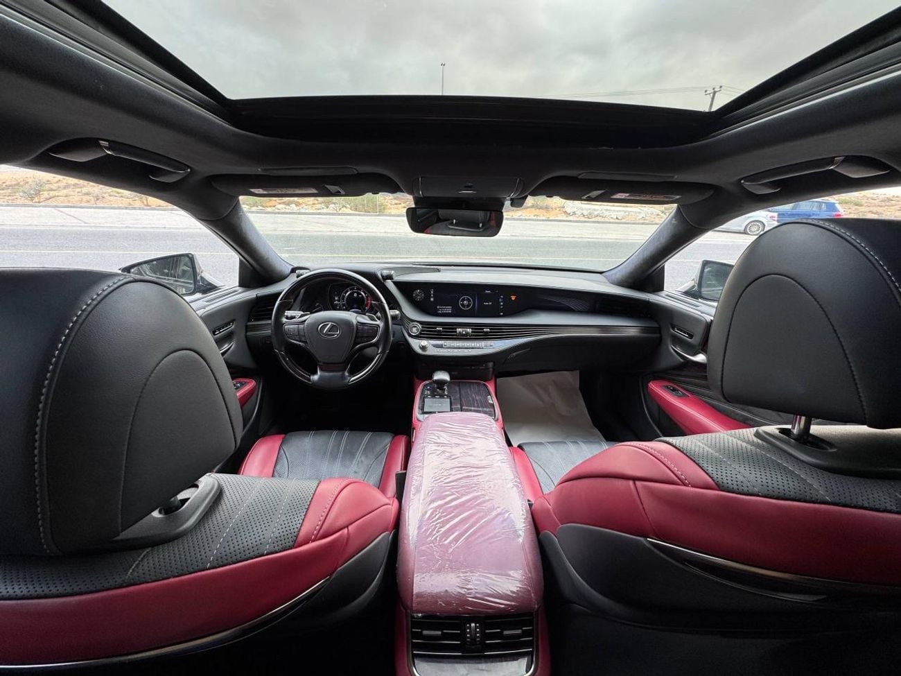 لكزس LS 500 محرك V6 سعة 3.5 لتر / أعلى المواصفات لكبار الشخصيات / كاميرات 360 درجة / تدليك لجميع المقاعد / بحالة