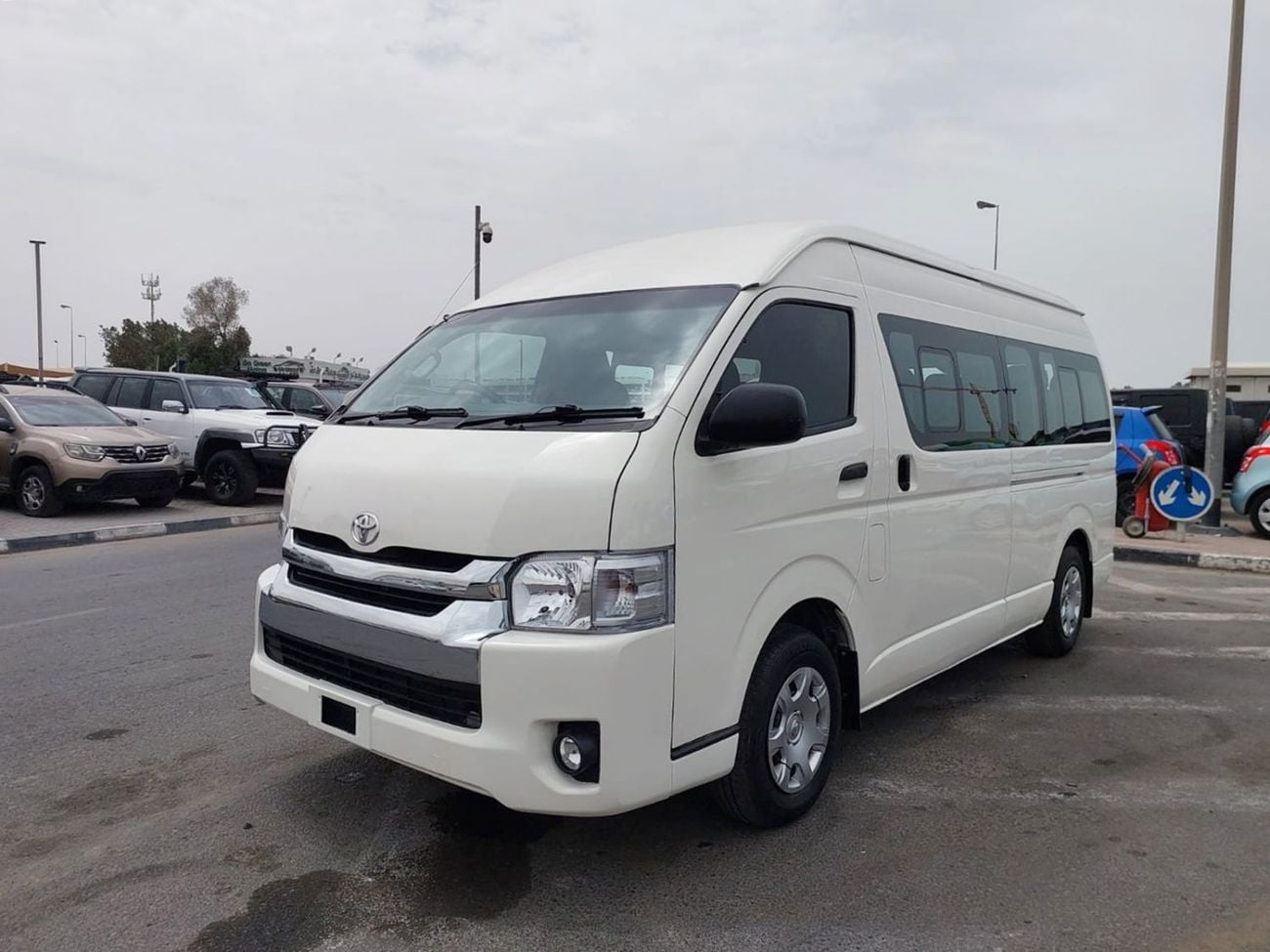 Toyota Hiace TOYOTA HIACE COMMUTER VAN RHD 2015 MODEL 3.0 L DIESEL AUTOMATIC(PM15106)
