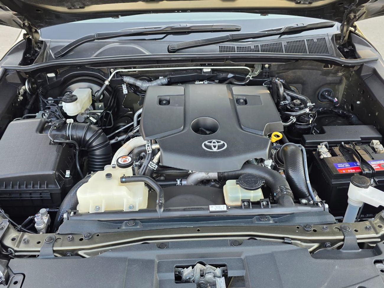 Toyota Hilux DIESEL 2.8 LITER ,GR 2024 SHAPE ,RHD ,AUTO TRANSMISSION