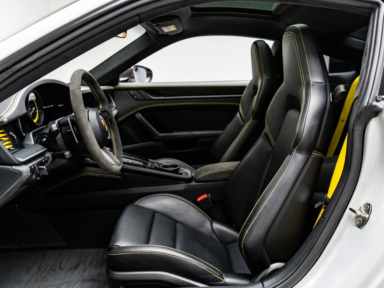 Porsche 911 Carrera GTS 3.0L (450 HP) Coupe