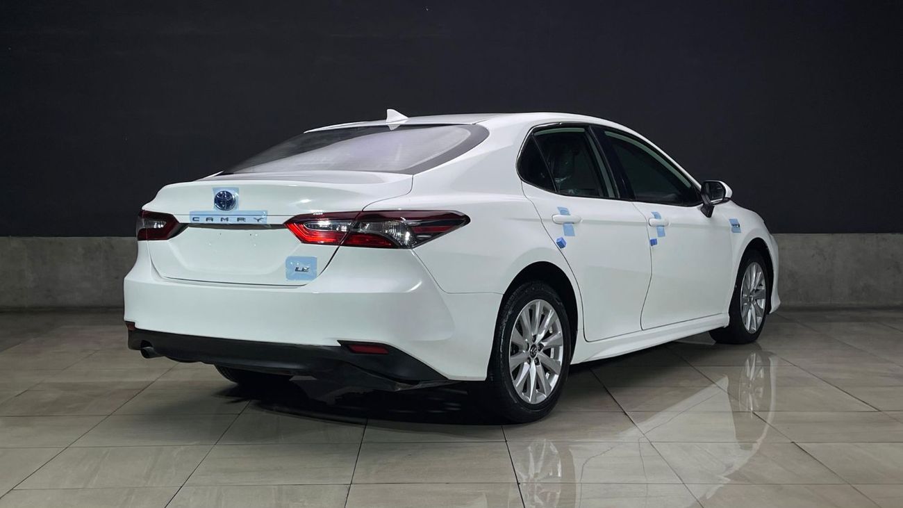 Toyota Camry LE Hybrid 2.5L