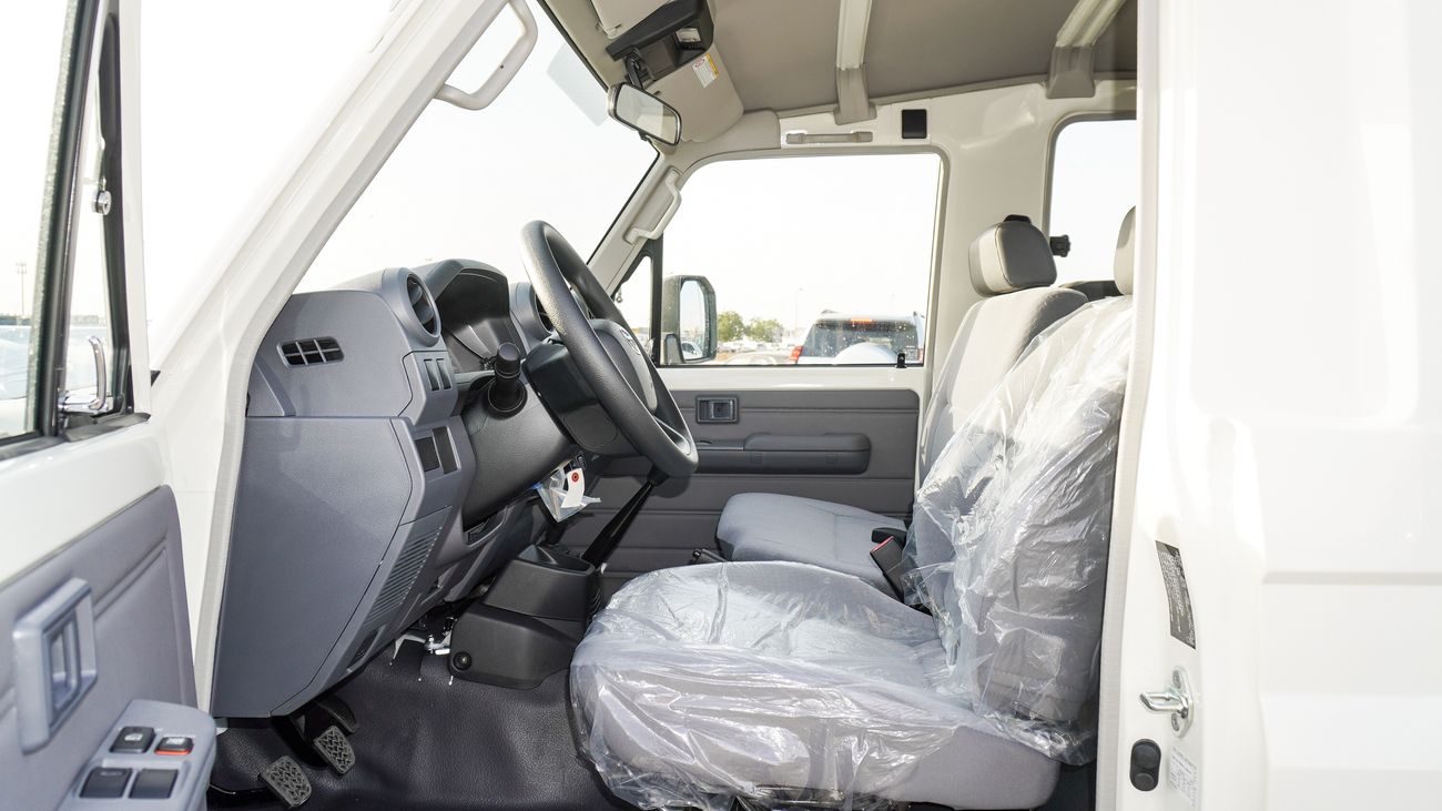 Toyota Land Cruiser 70 4.0L V6 M/T