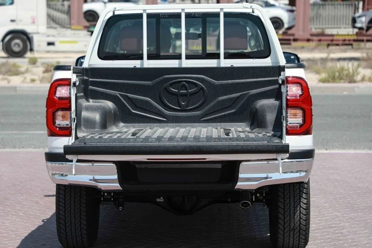 Toyota Hilux GLX 2.7L Double Cab Utility 4WD A/T 4X4 GCC FULL 1/1