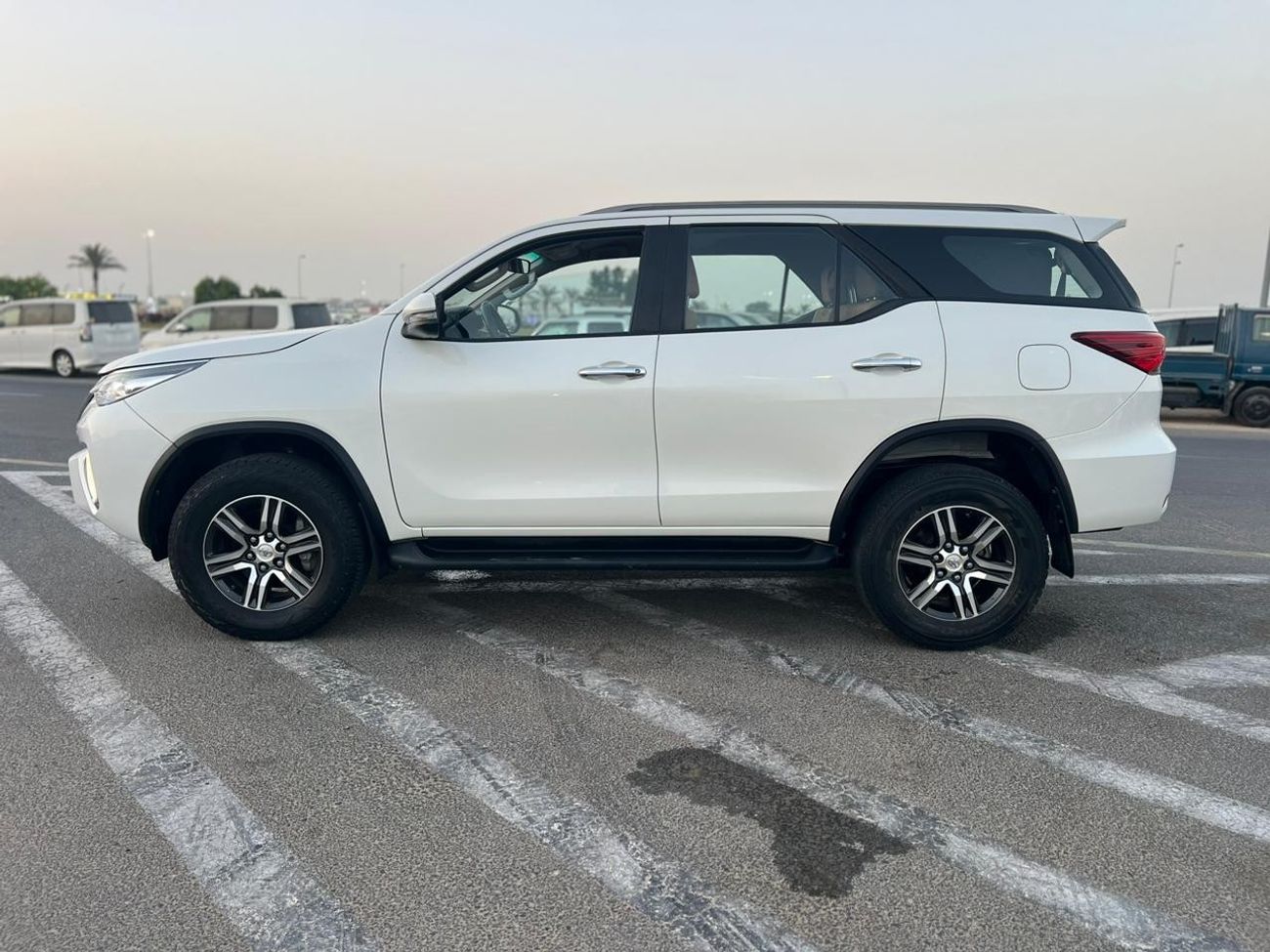 Toyota Fortuner 2020 TOYOTA FORTUNER EXR - 2.7L . v4 - PARKING SENSOR - GASOLINE / PETROL ⛽️ - BLUETOOTH  PLAY - GCC