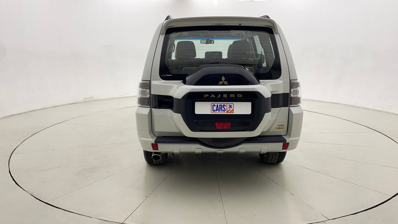 ميتسوبيشي باجيرو GLS MID 3 | بدون دفعة مقدمة | اختبار القيادة في المنزل