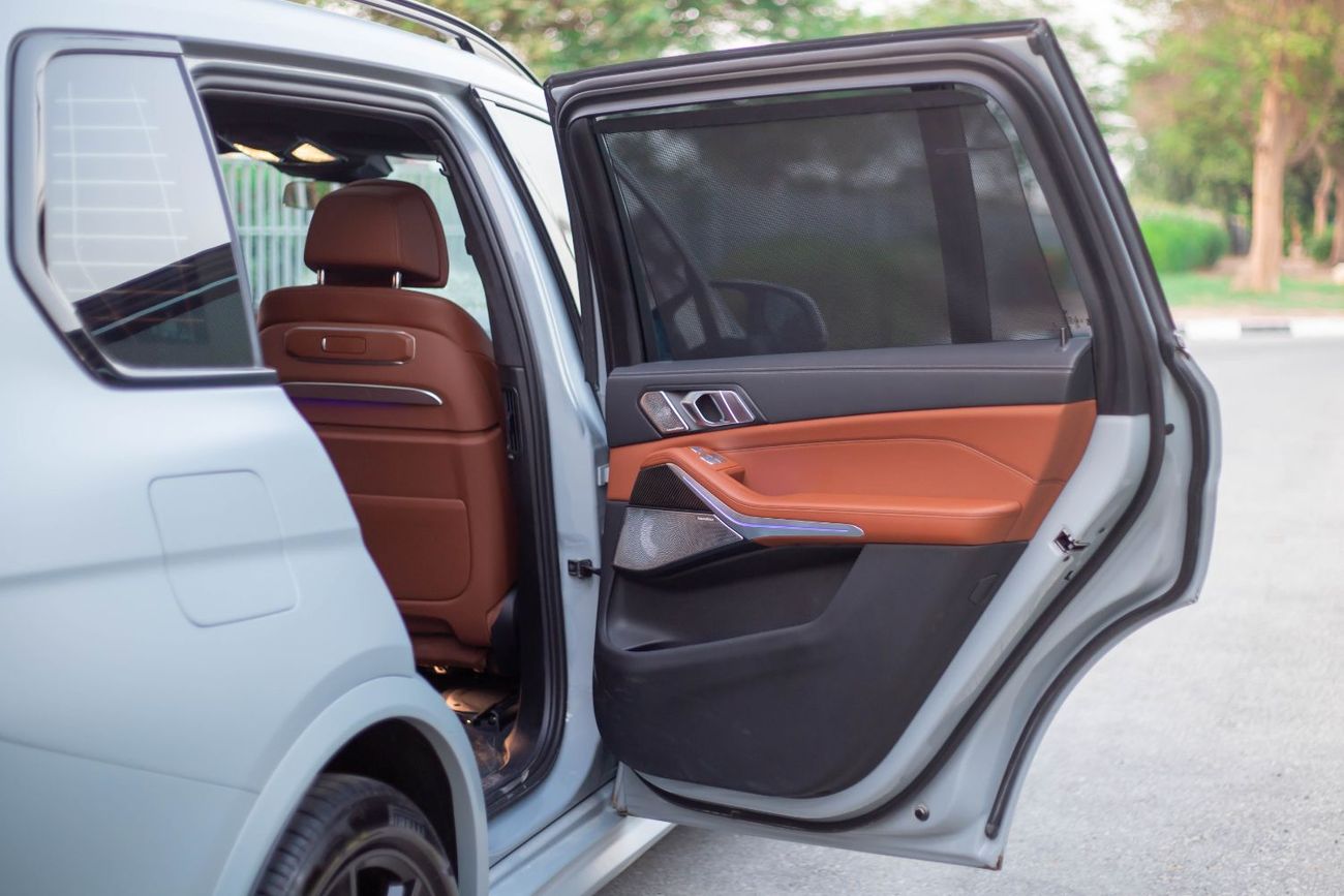 بي أم دبليو X7 xDriveM60i (6 Seats)