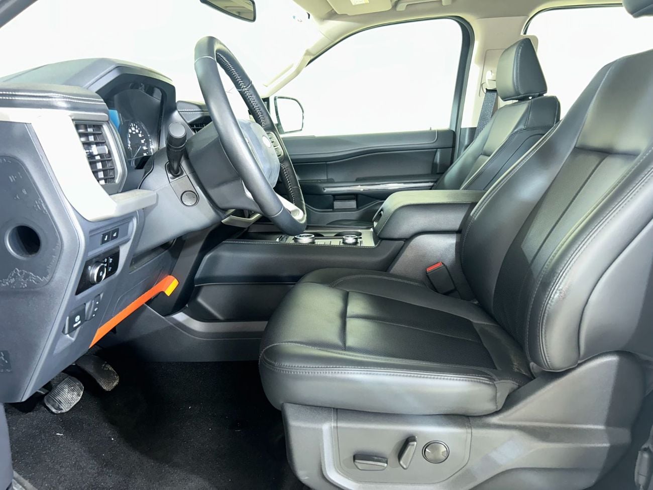 Ford Expedition XLT 3.5L (380 HP) 4WD XT223W / AL TAYER MOTORS / AL QOUZ