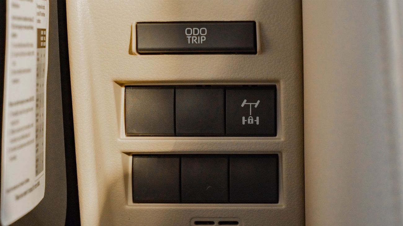 تويوتا لاند كروزر 2026 Toyota Land Cruiser 300 GXR 3.5L AT Petrol (Black)