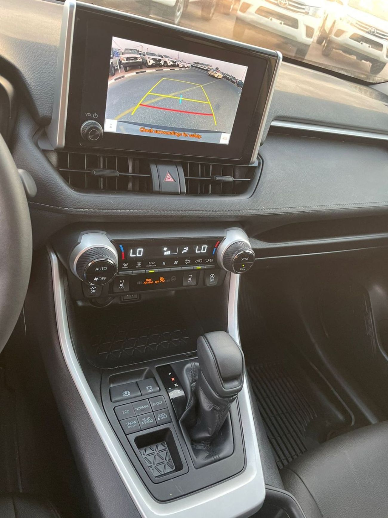 Toyota RAV4 2023 Toyota Rav4 XLE 4x4 Full Option 2.5L V4 With Radar - 9,400 Mileage