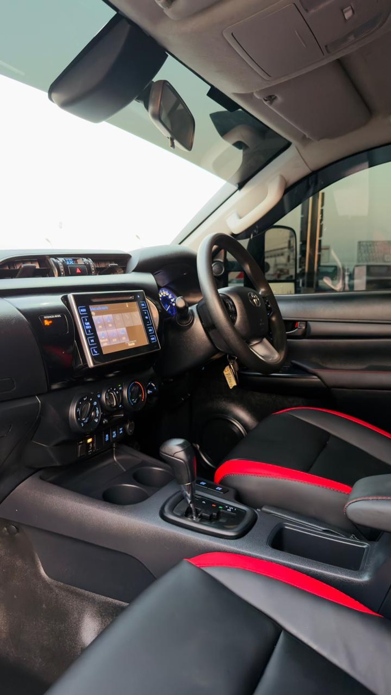 Toyota Hilux HEAVY OFF ROAD MODIFIED | BULL BAR WITH FOCUSED LIGHTS | DOUBLE CABIN | POWER SEATS | AUTO | 2020